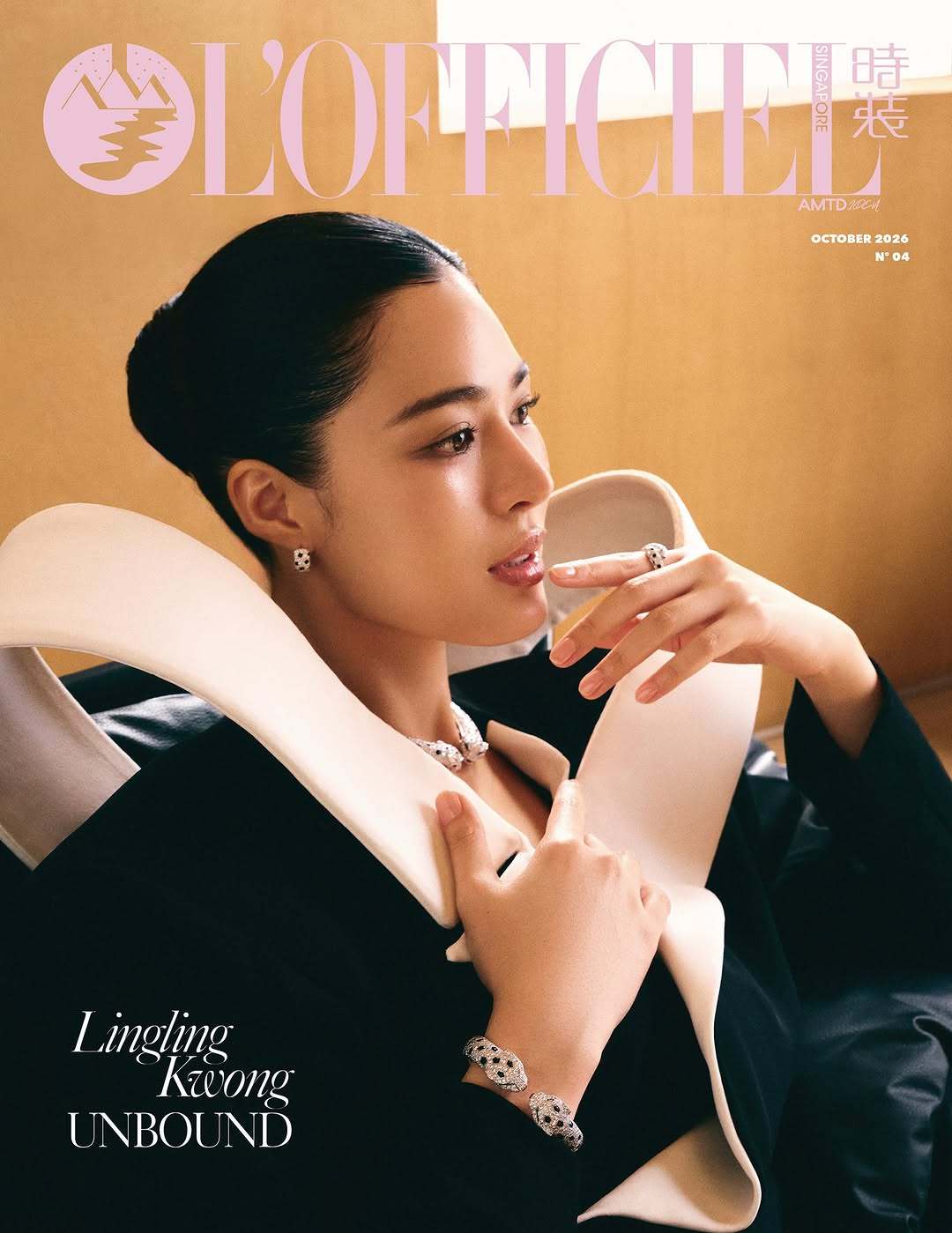 《L'OFFICIEL》新加坡版更新邝玲玲十月刊封面“镜头前的邝玲玲有一种不慌不