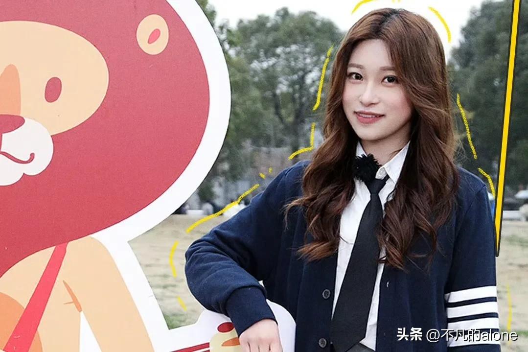 8月13日，《offer5》实习生朱绰盈发了她和王艺妍妤、许文婷、张雅琪在香港的