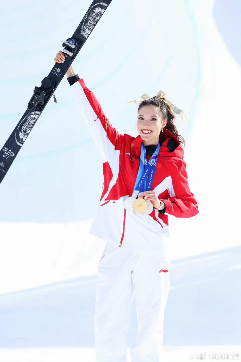 谷爱凌U槽卫冕英媒质疑打分谷爱凌，又一次站在了顶端。米兰冬奥会自由式滑雪U型场地