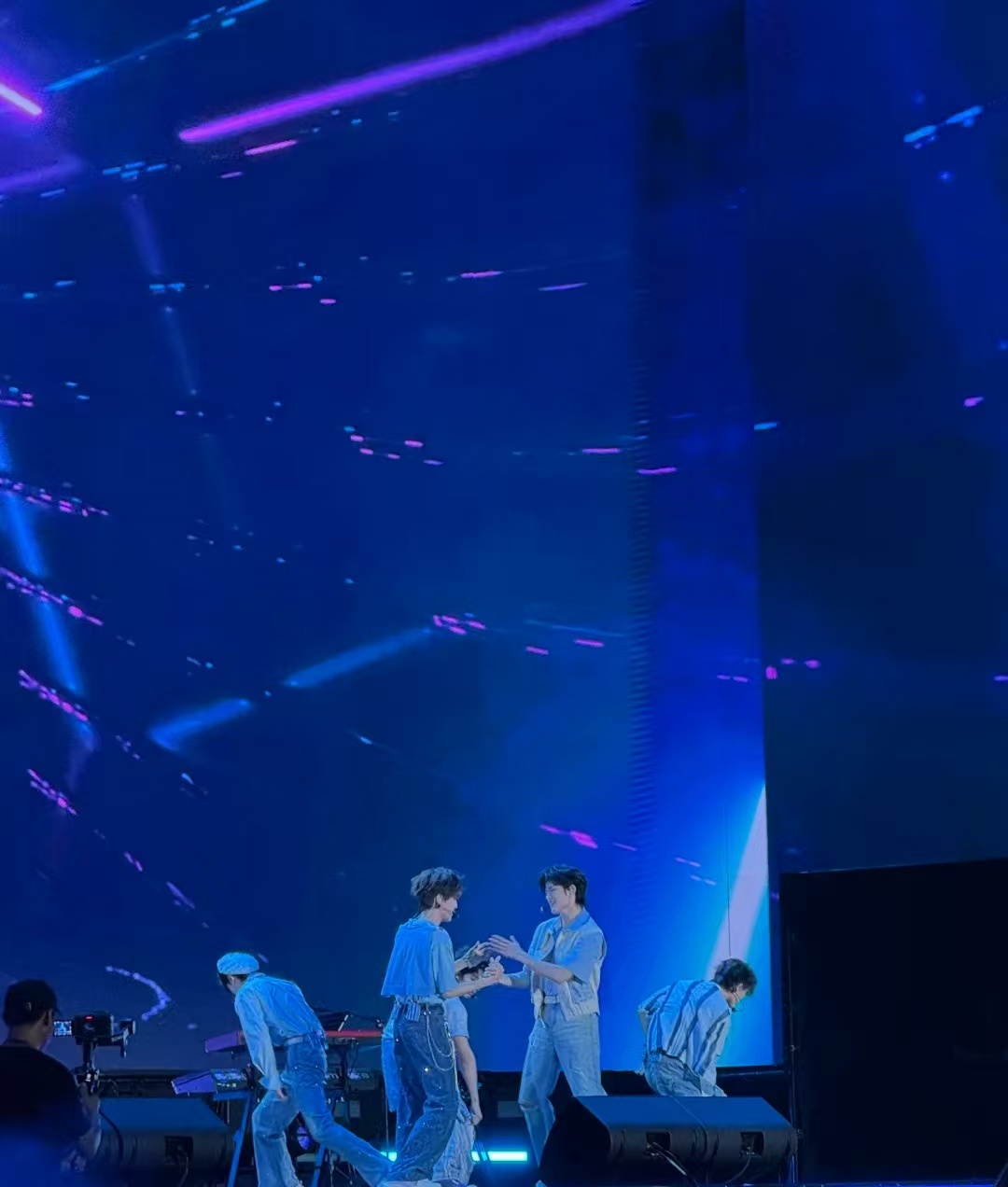 登陆少年百事可乐 这舞台我要狠狠夸！弟弟们连ending pose都这么好看，百
