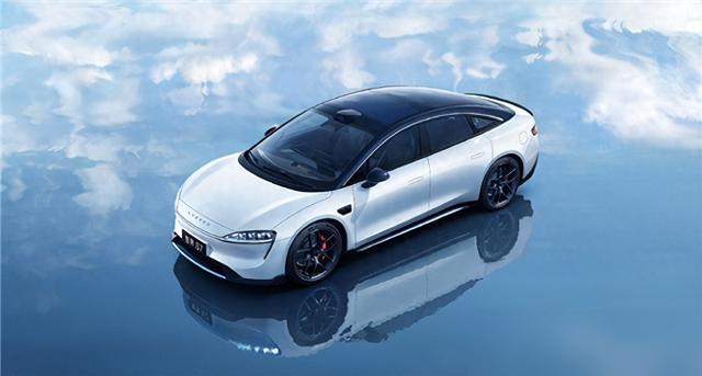 “这价格太炸了！国产车要掀桌子了！”昨晚智界品牌之夜，奇瑞董事长尹同跃红着眼眶公