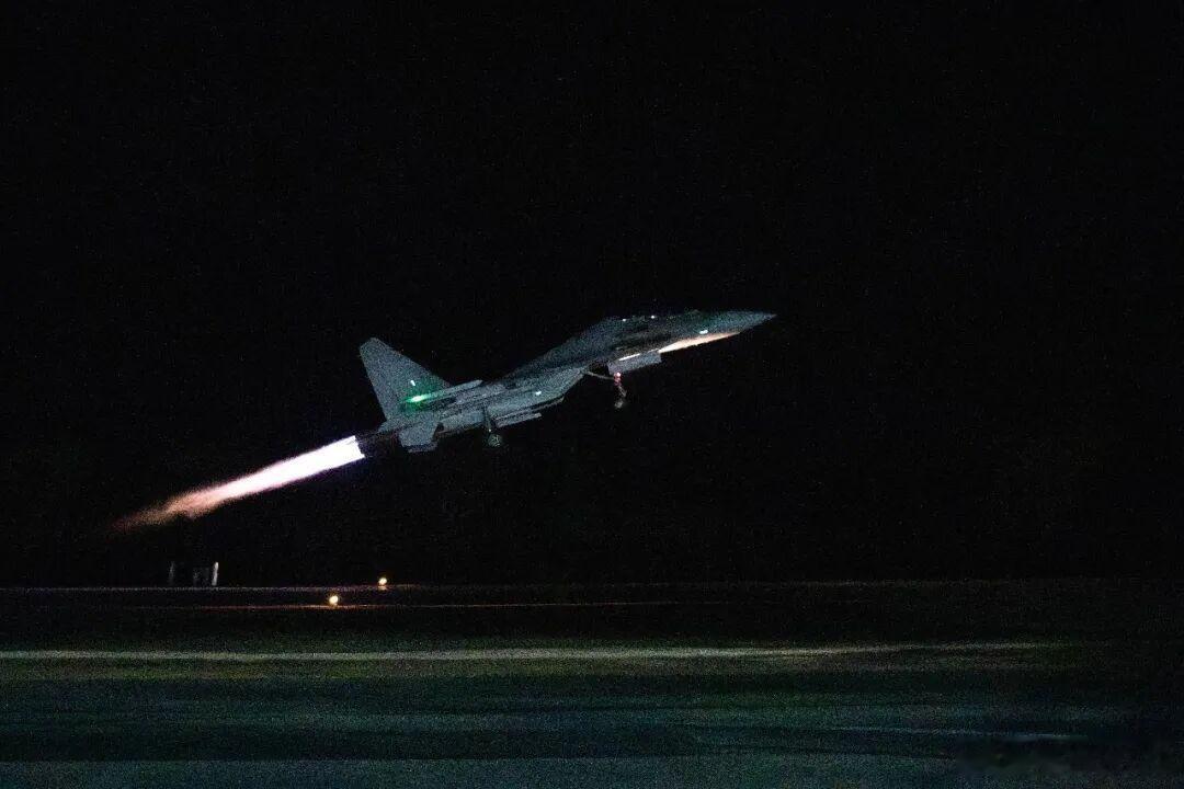 暗夜出击！夜拍越来越美👍中国空中力量烽火问鼎计划中国海军力量