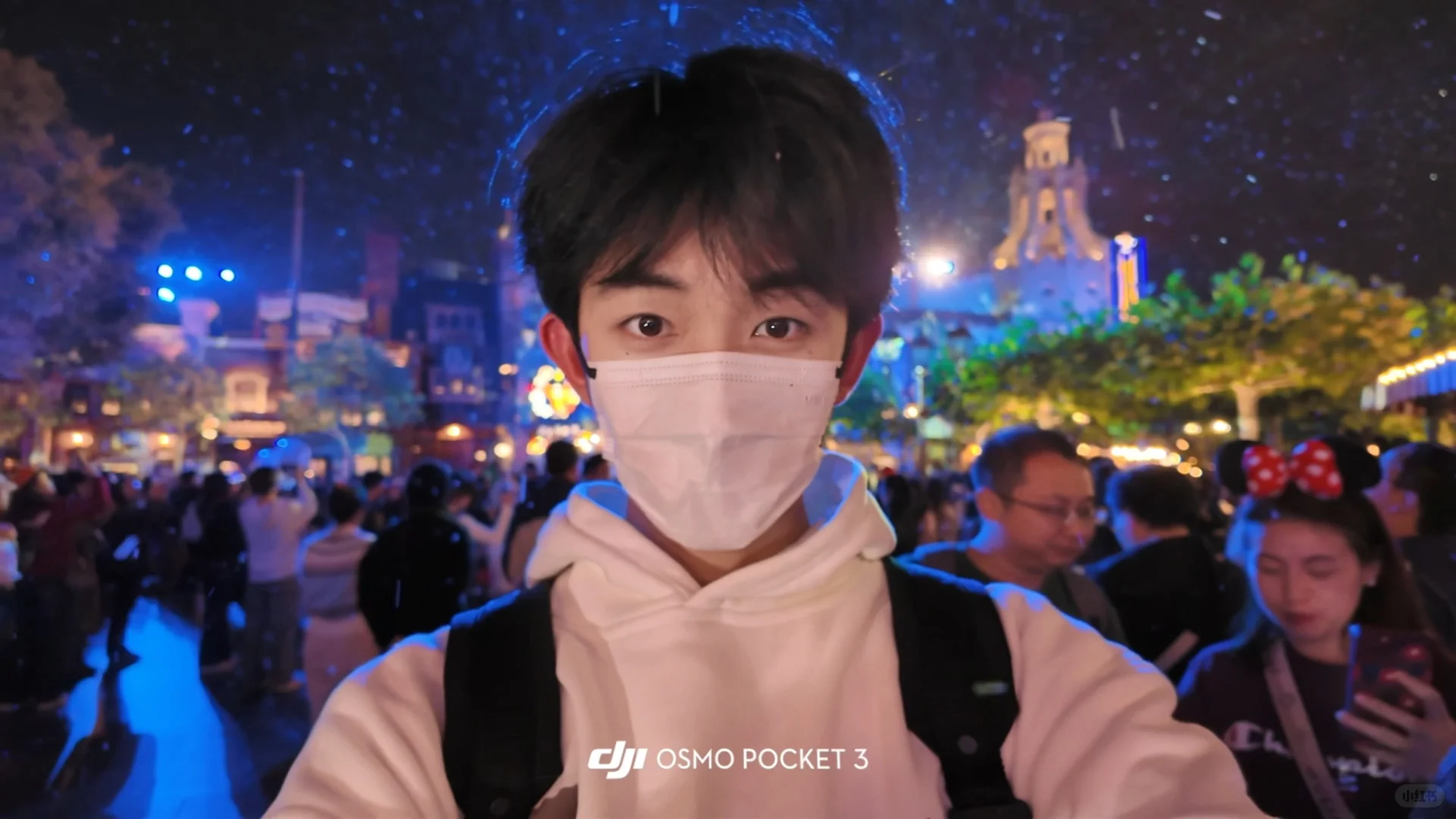 没想到今年的第一场雪是迪士尼…