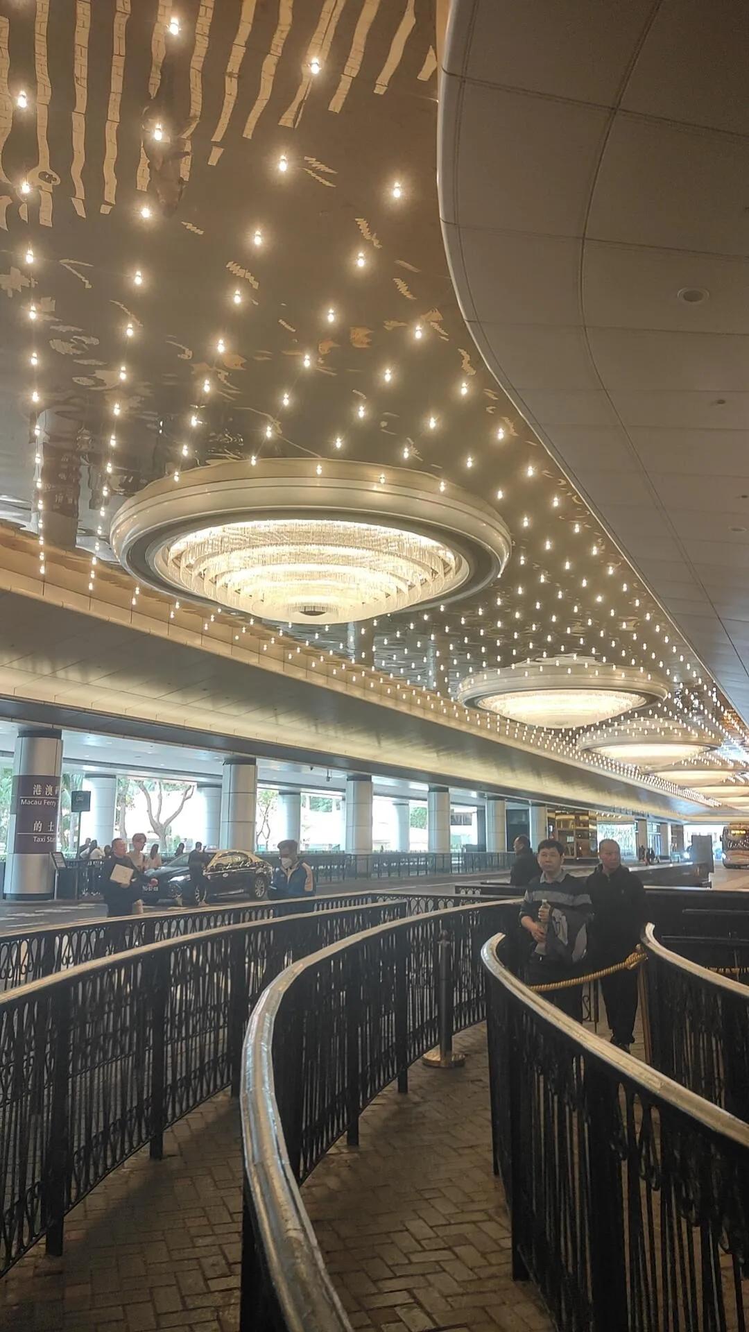 最近大家别乱进澳门赌了。我看到大部分人输。