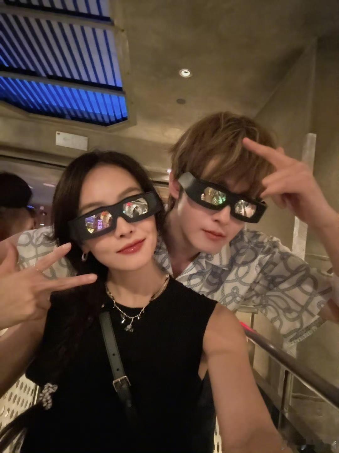 宋茜艾特田嘉瑞宋茜田嘉瑞北京环球影城plog宋茜田嘉瑞北京环球影城plog，哇塞