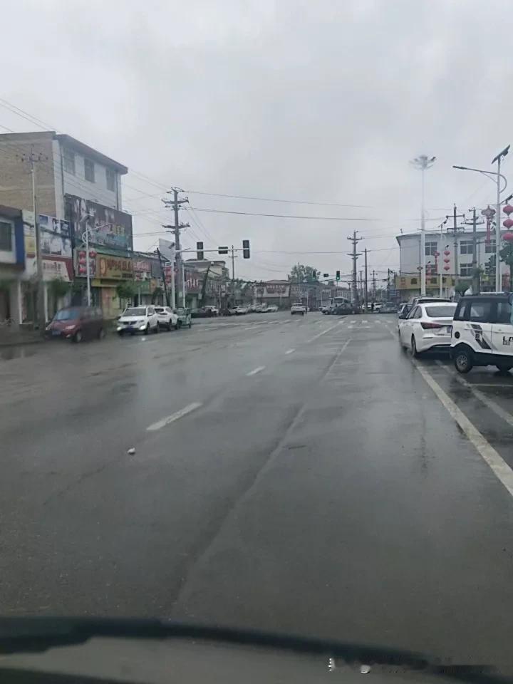 我认为宅家躺平，没有出游，回老家，给父母洗洗刷刷，多陪陪，帮忙给家里的农活干干，