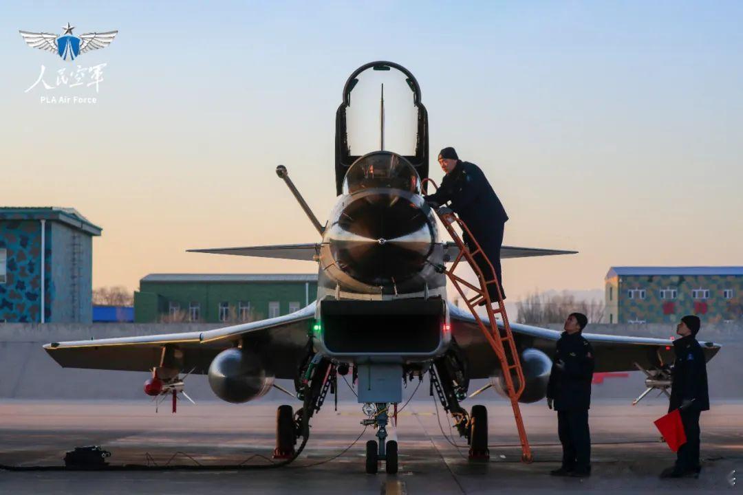 中部战区空军航空兵某旅一场严寒条件下实战化练兵拉开帷幕 