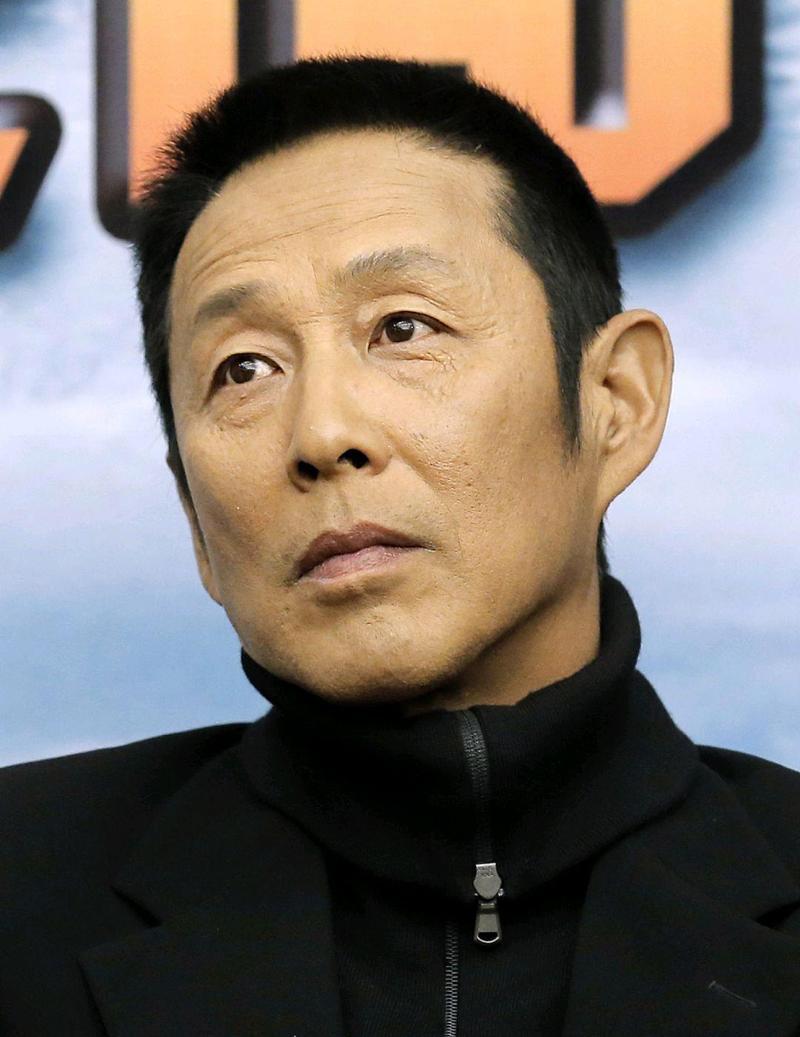 71岁陈道明私下真实状态曝光！深夜聚会尽显儒雅细致素养✨
 
71岁陈道明和好友