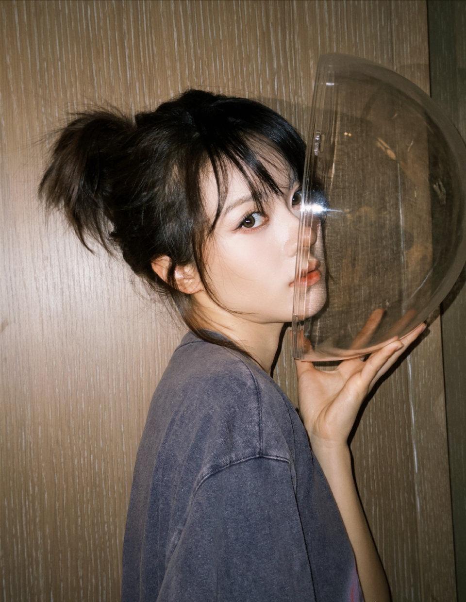 zjm 赵今麦miumiu品牌大使 

玫瑰不是为了人们看它才绽放，它是为了自由