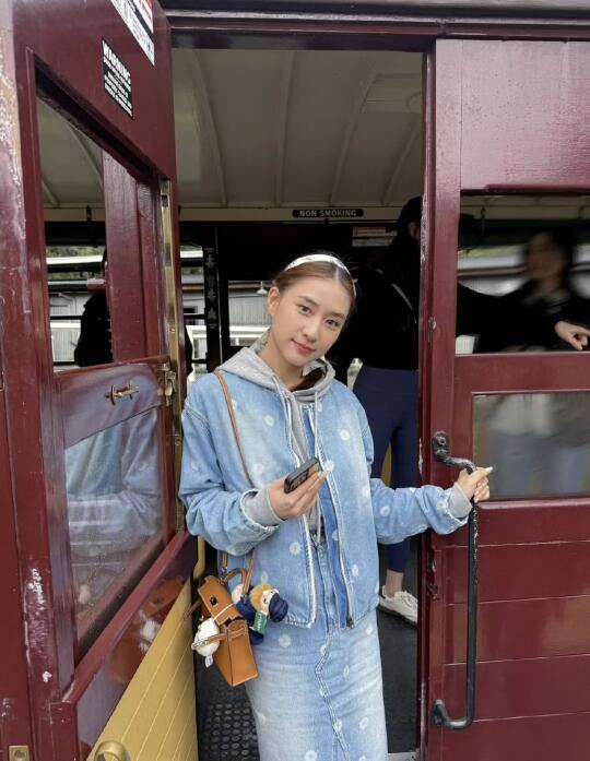 看她就懂为啥女生条件优越，只能向下兼容了
