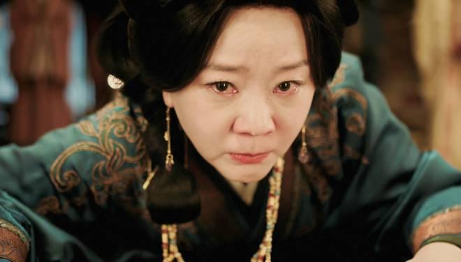 看来王一楠是跑不出这个怪圈了。

在《知否》她里饰演小秦氏，当面一套背后一套，害