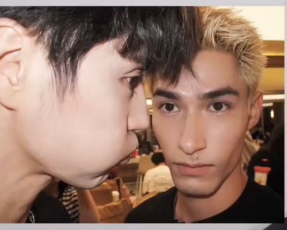 嗯今天是坏小猪 ​​​