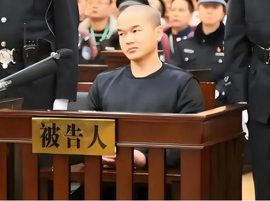 [浮云]2019年，为母复仇的张扣扣在执行死刑当天，望着痛苦的父亲，只是简单道出