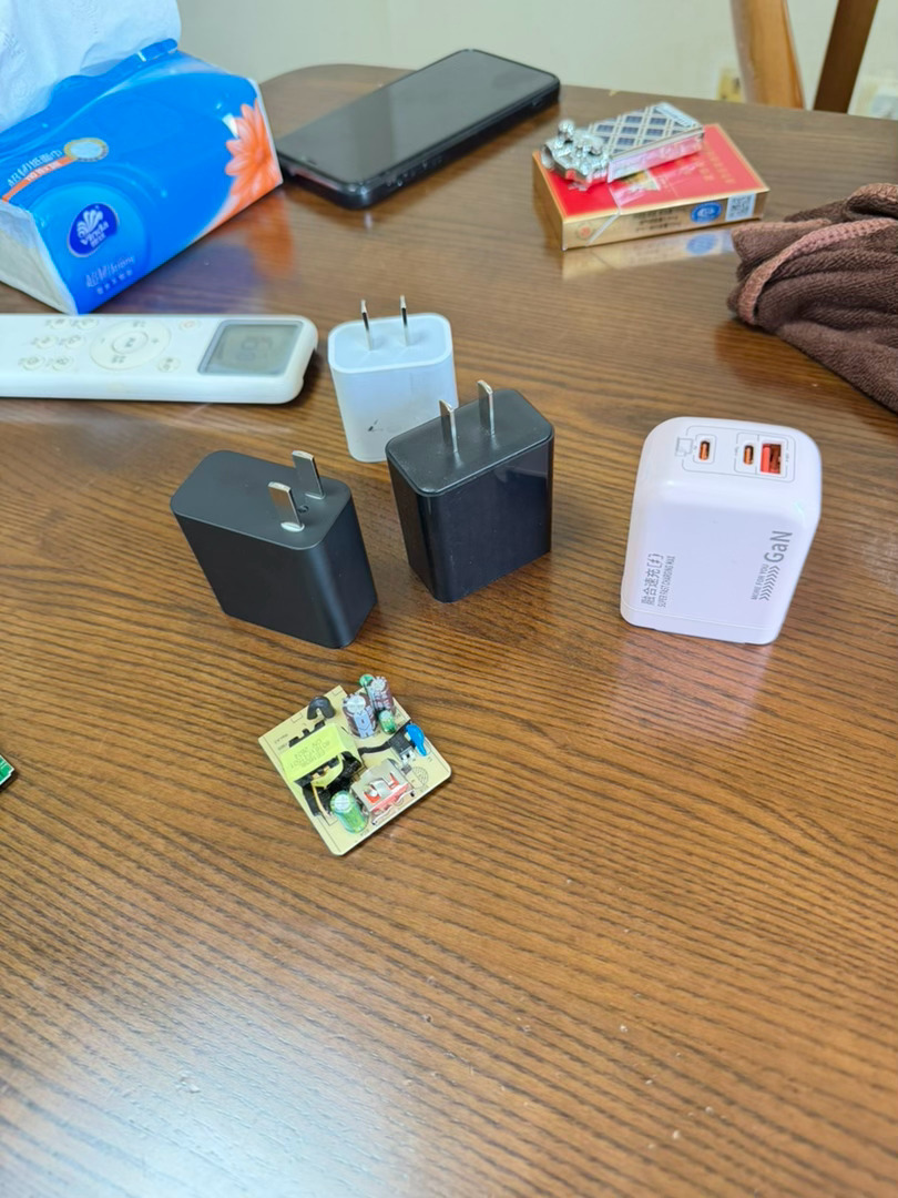 高中同学是做电商的，做的很厉害，一天能有2万单今年做了个新品类成本6块钱的高功率