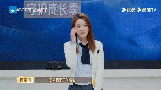 凯丽女儿张可盈演凯丽 她没有逃避比较，也没有硬刚比较。她选择了最笨也最对的方式：