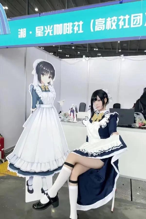 [大笑]来一杯丝袜美式！