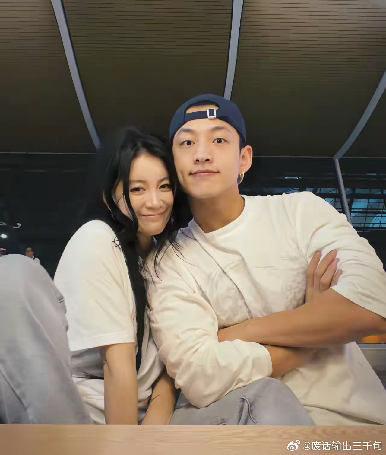 李嘉格你可长点心吧！我真是隔着屏幕都替你着急，怎么能在直播里公开说，小男友连一对