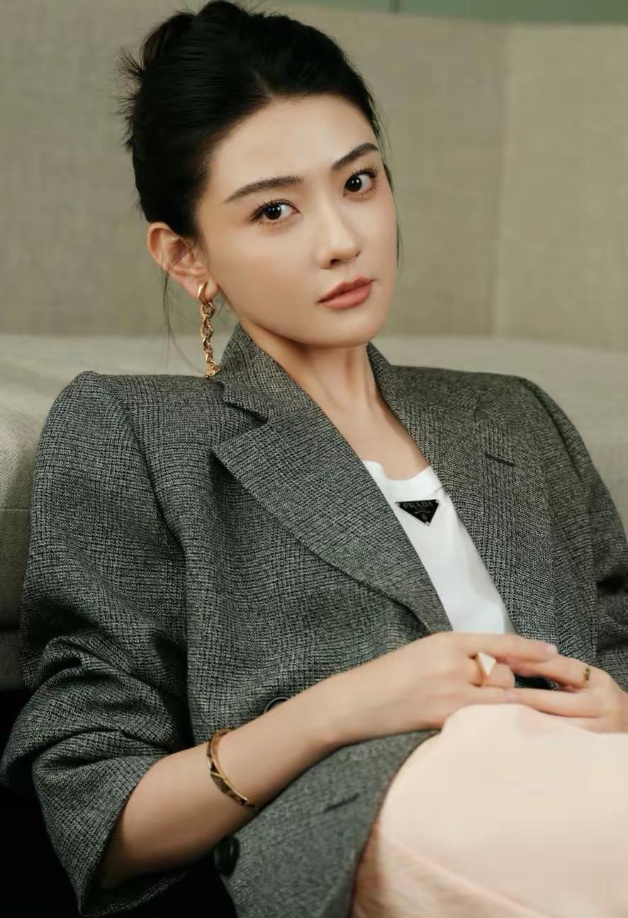 范蠡曾讲，人有四祸，即口无遮拦、贪欲过盛、骄矜自傲、执念太深。破解之道是：管住嘴