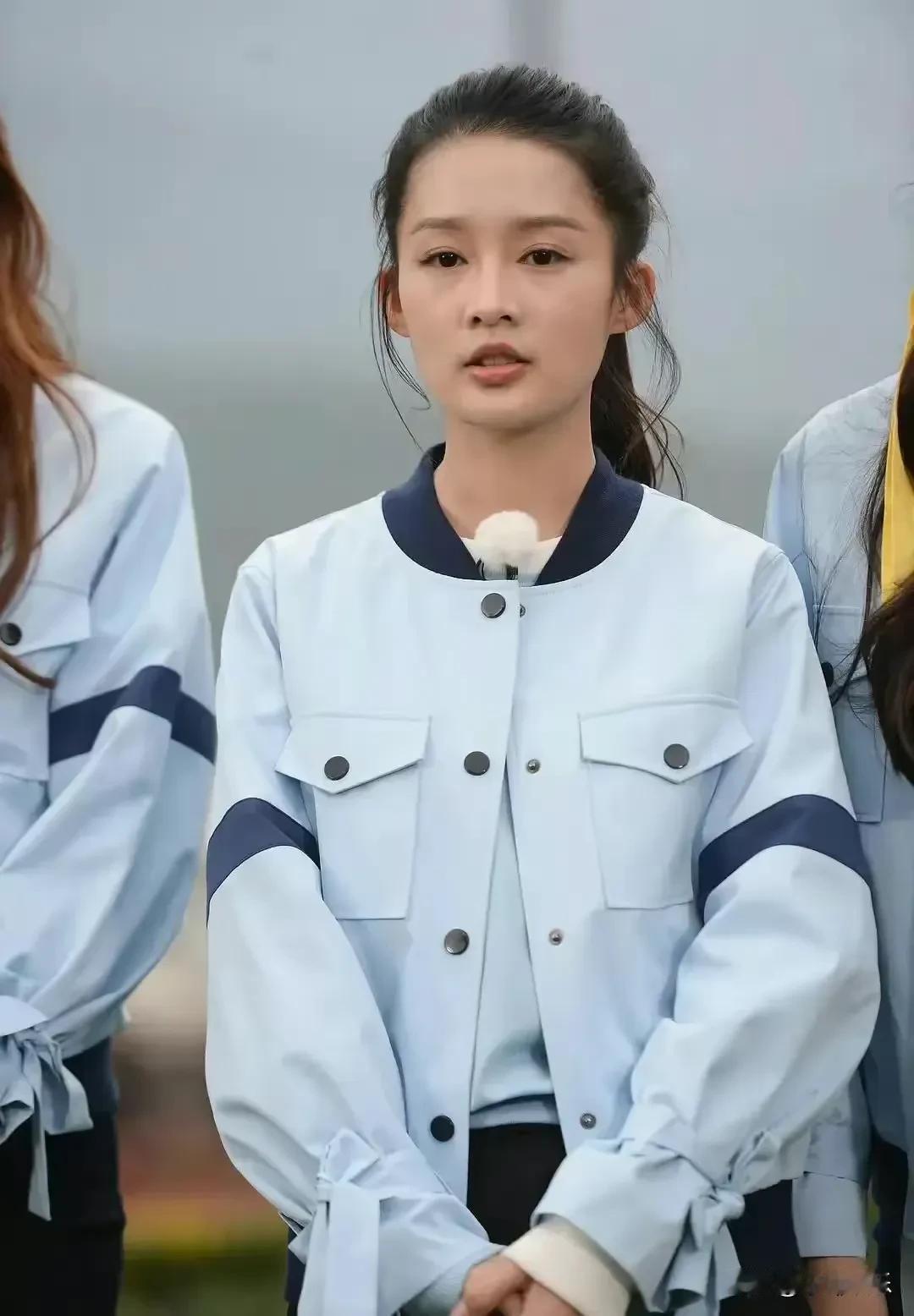 李沁和唐艺昕是内娱最好看的原生态脸蛋儿！五官精致可爱，皮肤水灵灵，没有医美痕迹，