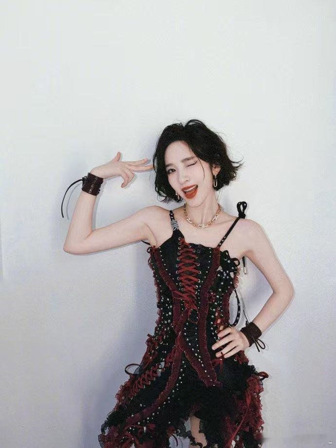 唐艺昕想念心愿便利贴了唐艺昕也太真实了吧，之前嫌便利贴太累，现在高强度训练后居然