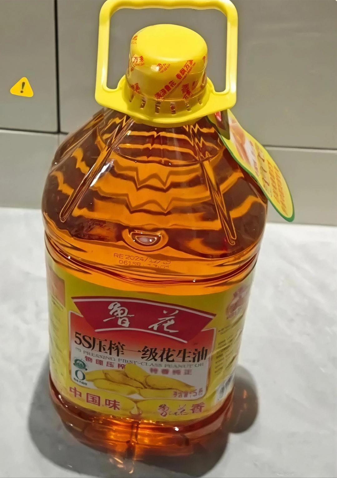 说出来大家可能都不相信，新华书店为了提高营业额，竟然卖花生油、卫生纸、黄桃牛奶，