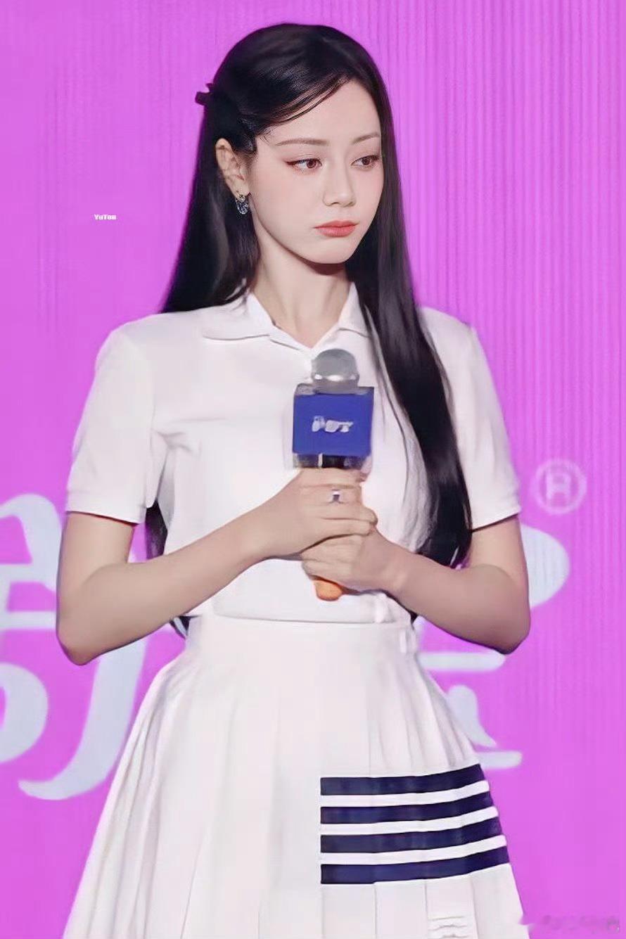 迪丽热巴路虎卫士全驭代言人迪丽热巴 dlrb 热巴开卫士 dlrb 迪丽热巴卫蓝