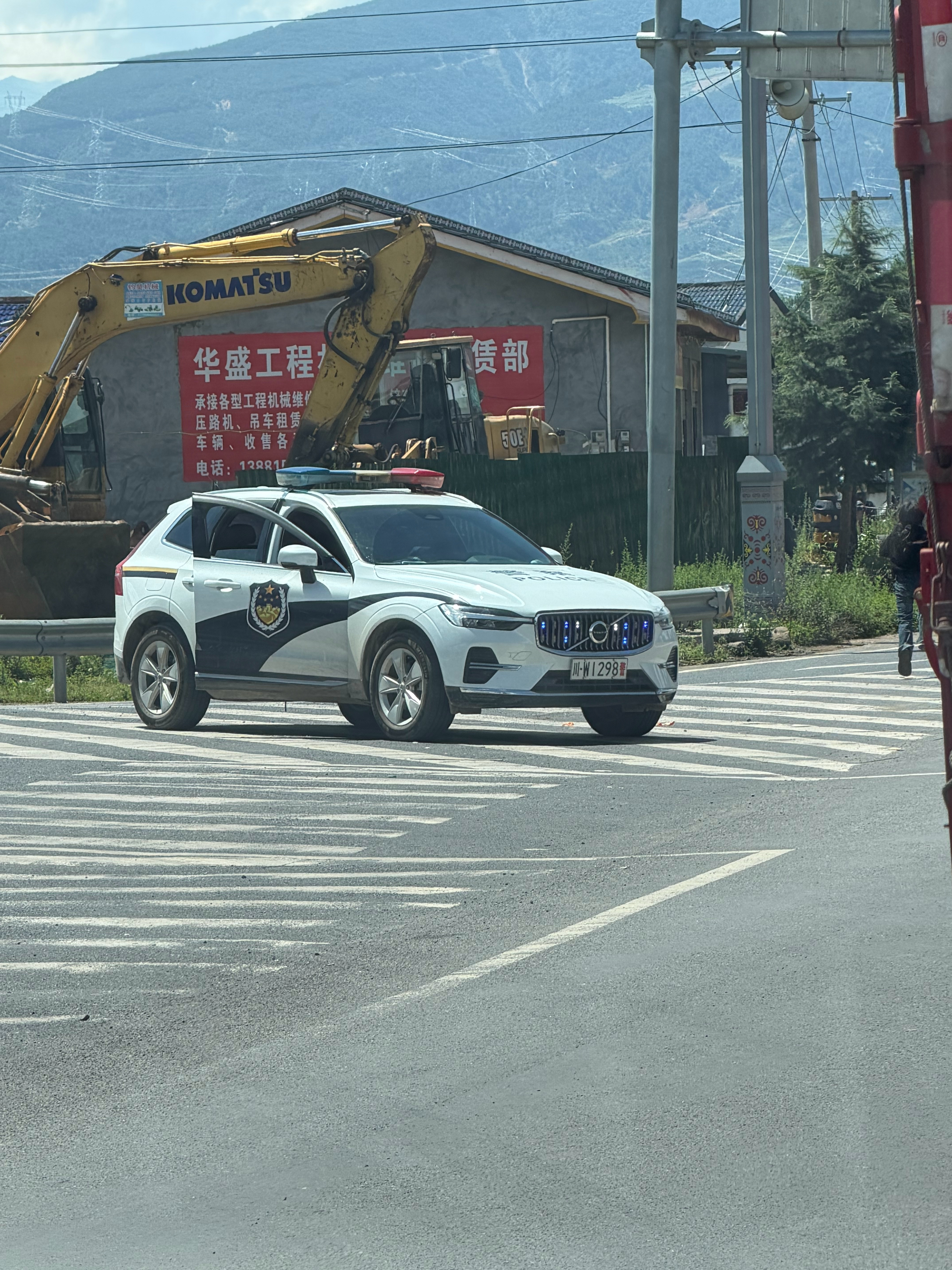 布拖的警车 凉山