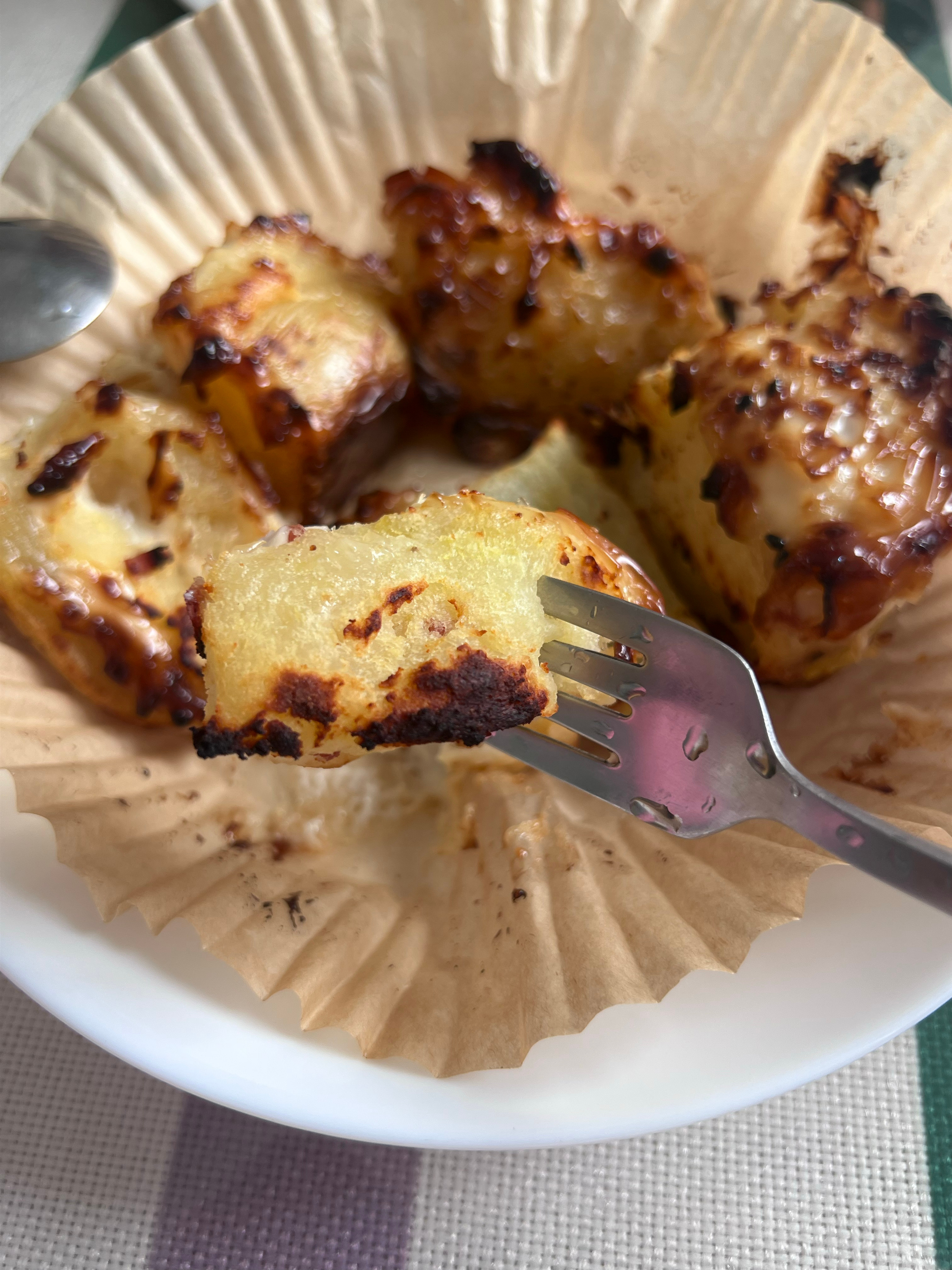 早起手动暴打土豆泥，放进空气炸锅烤糊了，得扔了！ 