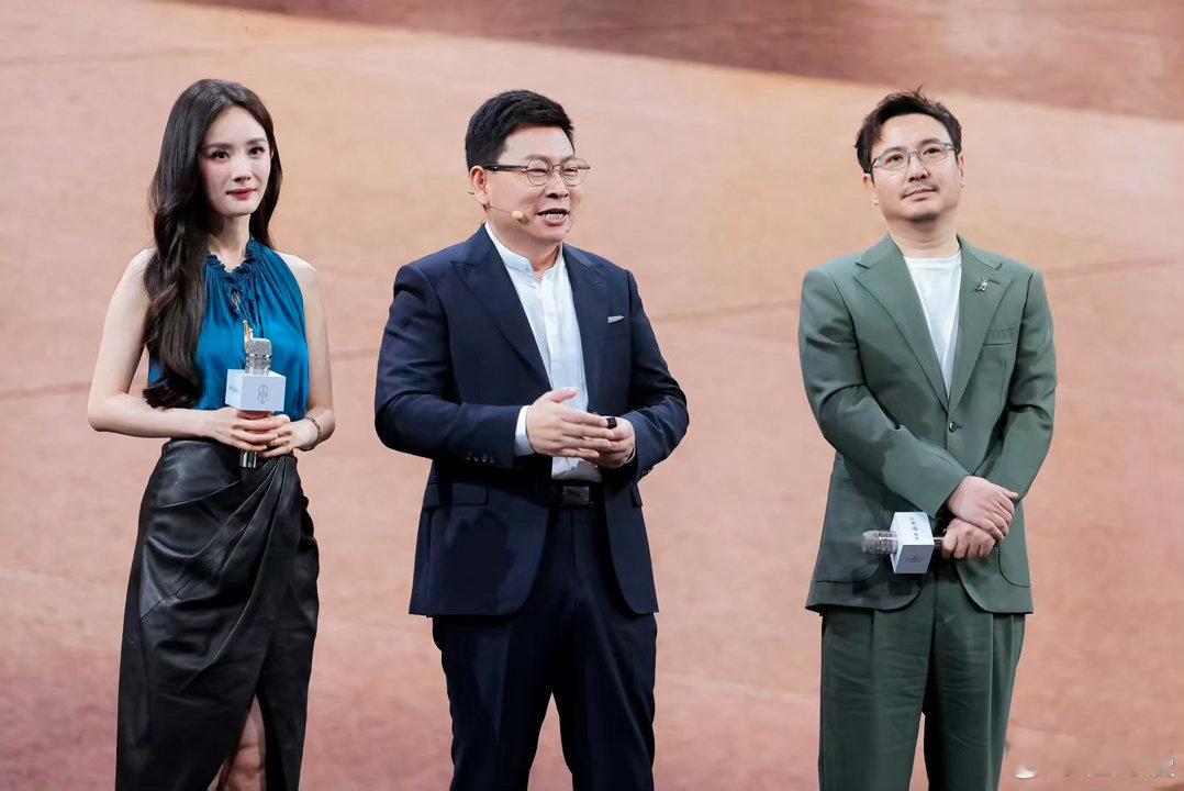 杨幂沈腾亮相享界发布会杨幂沈腾外甥女二舅再合体杨幂沈腾这对内娱欢喜冤家又又又同框