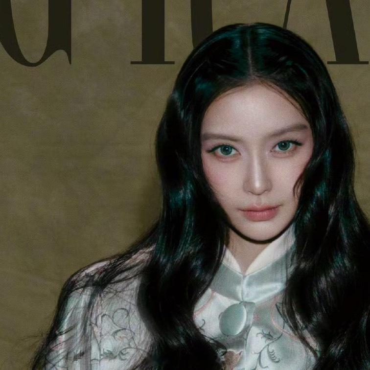 Angelababy这套造型终于对味了。她本来就不是邻家小太阳，非要装亲和才别扭