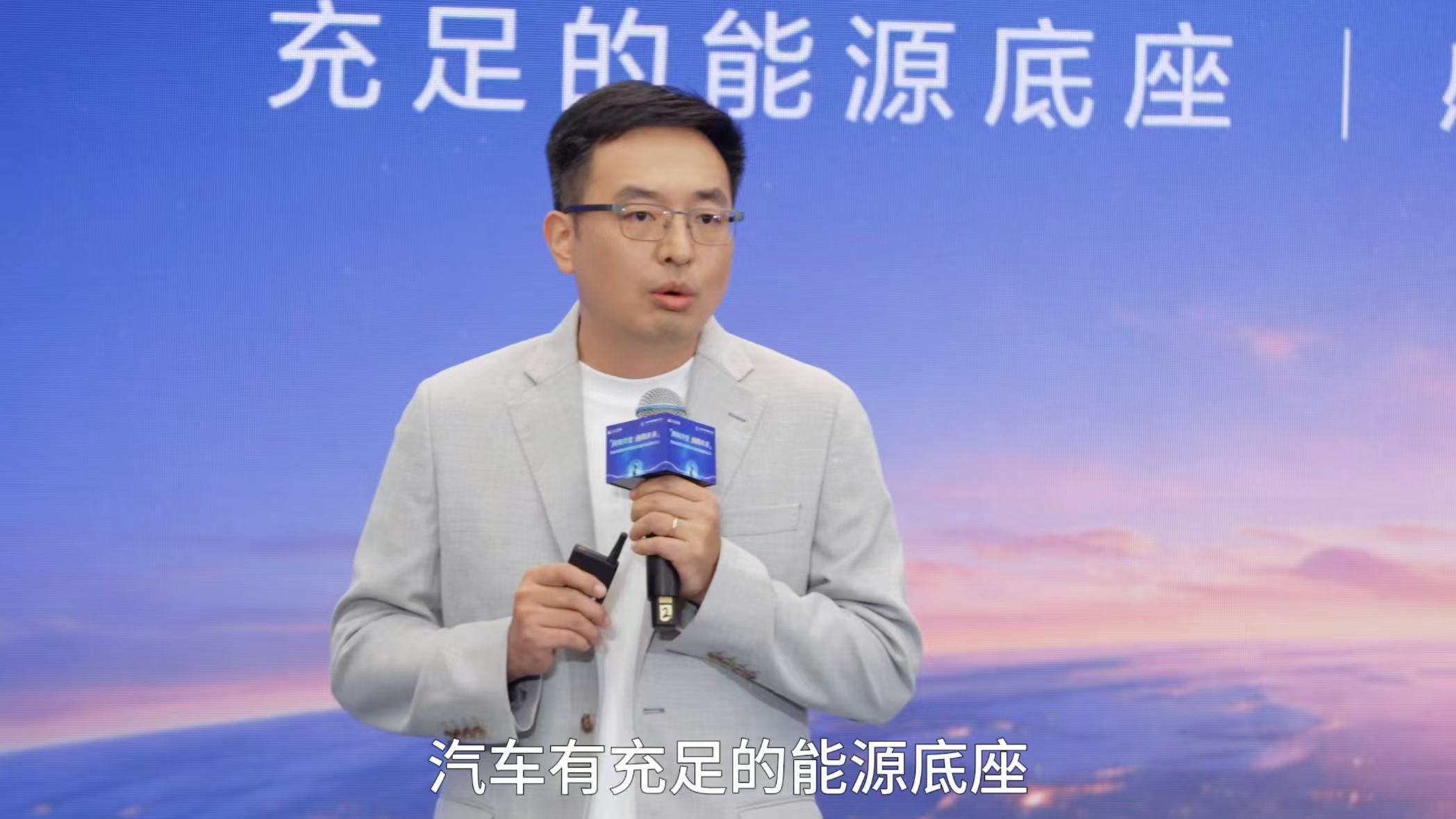 世界机器人大会行业总在卷人形机器人，但另一条赛道正在悄悄崛起：把成熟硬件改造为 