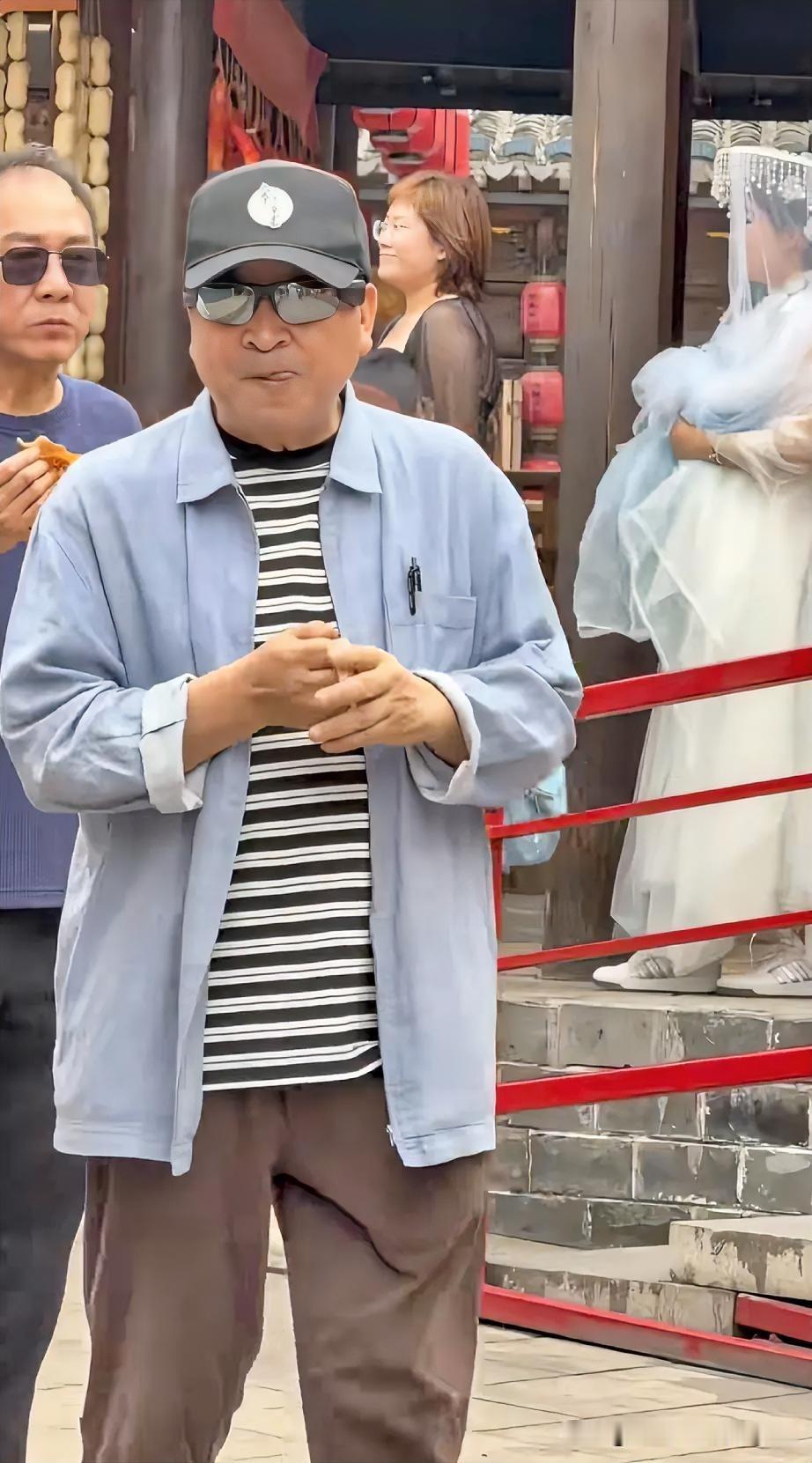 再也不敢写这位老师了，上次账号差点给我封了。