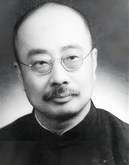 1936年，鲁迅去世的第2天，和鲁迅反目成仇13年的弟弟周作人，若无其事地去学校