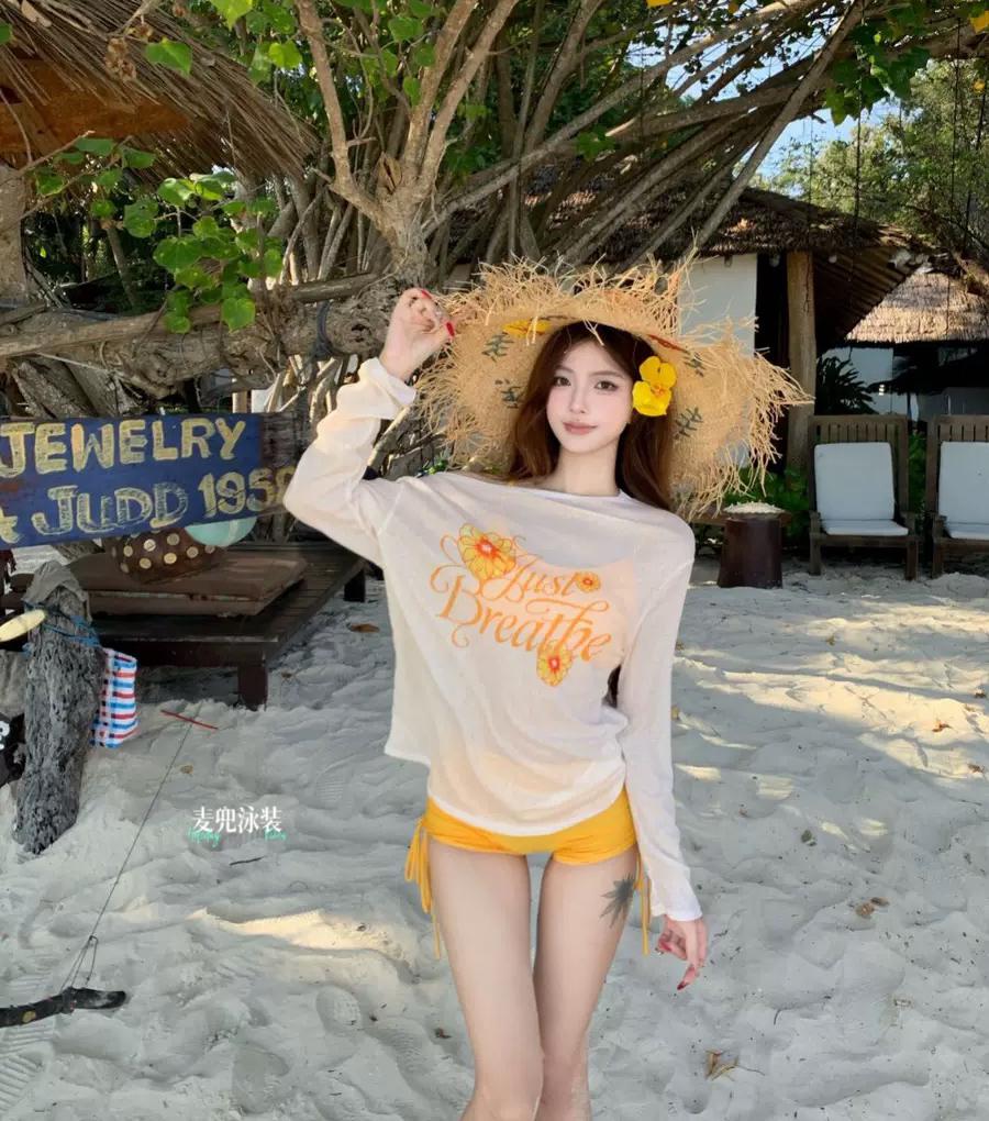 海边C位泳衣💛防晒罩衫氛围感拉满去海南旅游，有没有防晒霜推荐 分享一张海边照 