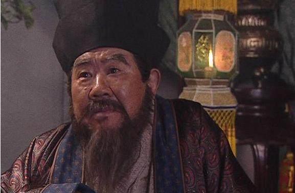1126年，一位年近八十的老人被押送南行，目的地是天涯海角的儋州。他曾四度出任宰