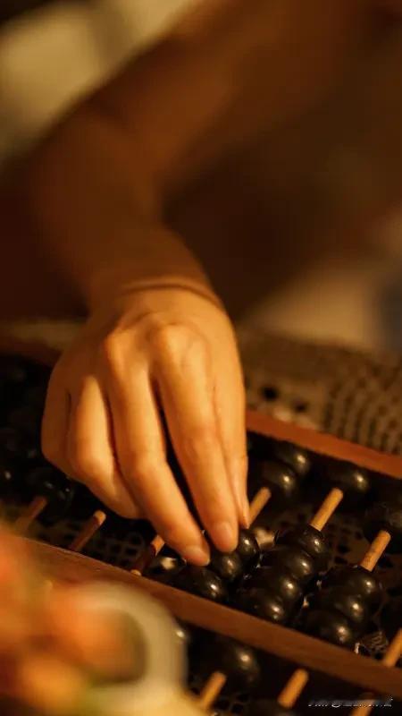 句句扎心！不是矫情，是真的体会过那种精打细算、看人脸色的日子，物质匮乏不可怕，可