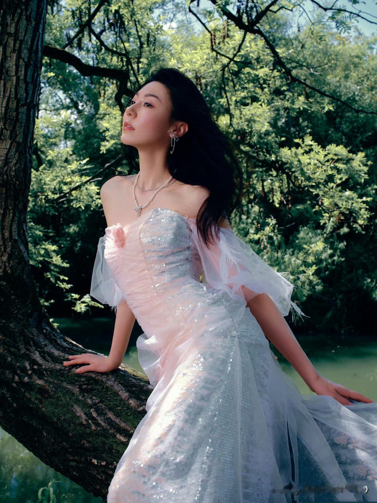 黄梦莹，树影微微绮光隐隐，秋日浪漫大片