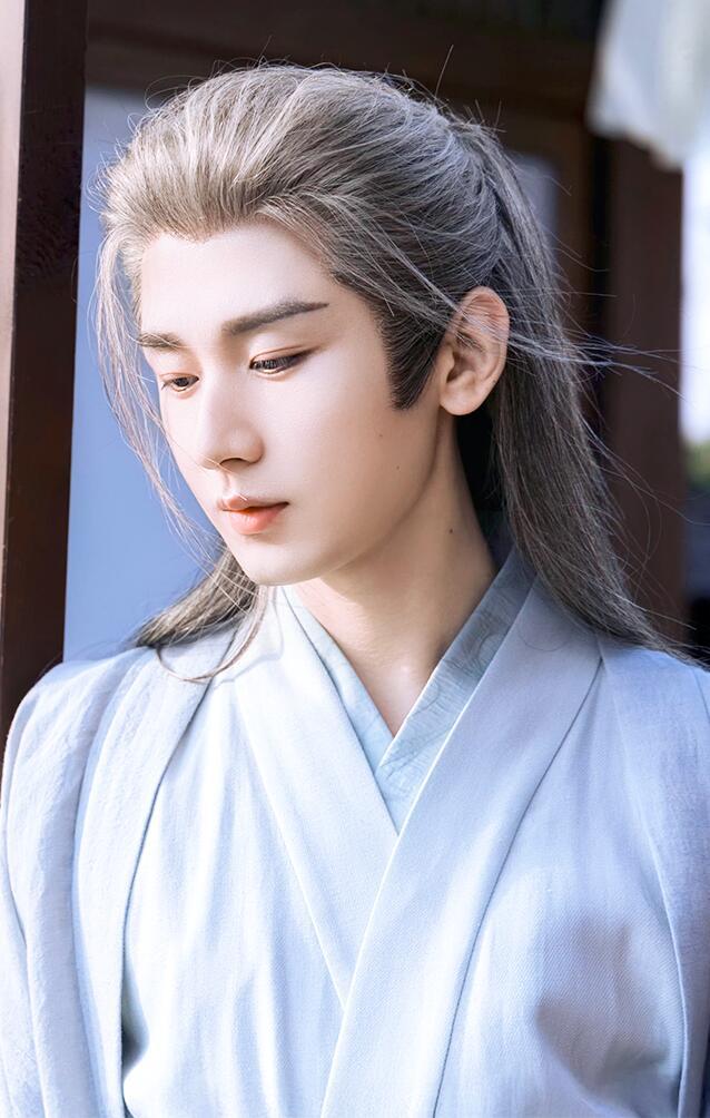 追剧的时候都说害怕谢淮安，不敢当梦女，但是发淮安美照的时候全都吻了上来 