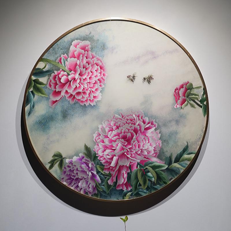 丝绣牡丹凝国色，一圆芳景纳荣华 想要一幅寓意吉祥、颜值出众的圆形挂画...