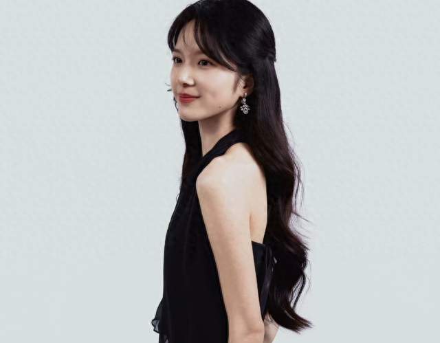 李思潼越来越有女明星的感觉了