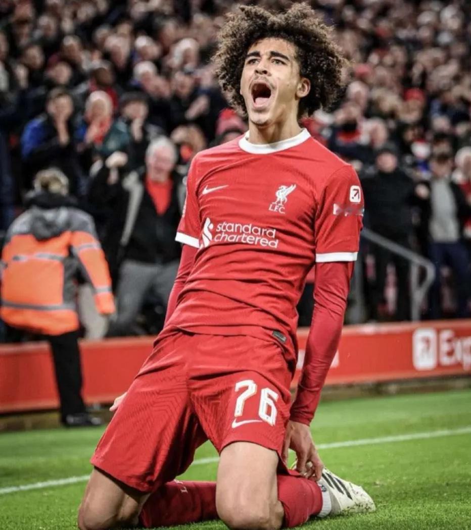 利物浦靠一帮“小孩”赢下了比赛，挺进了足总杯的八强，简直太不可思议了。
在首发阵