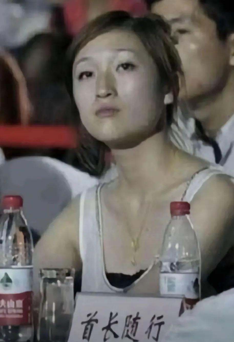 有一种人员，叫首长随行……

有一种秘书，叫白处长……

有一种二号首长，叫李真