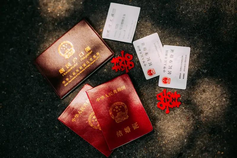 五天，就五天。

很多人看到这个数字直接炸了：婚内伪造结婚证、带着第三者去三甲医