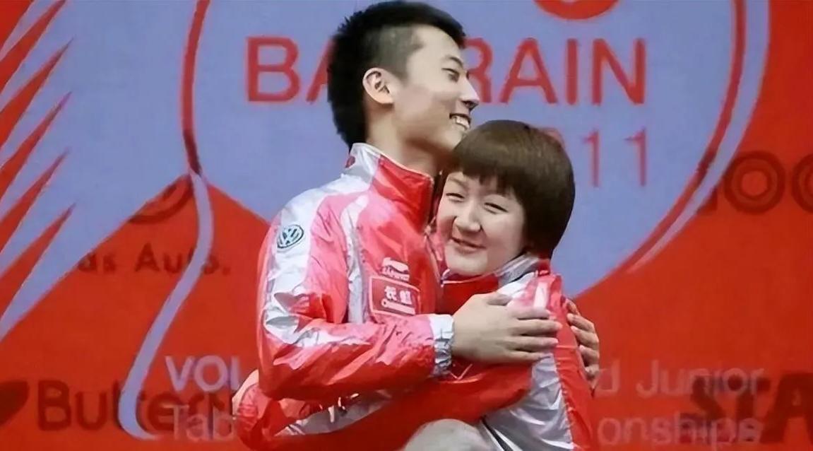 哇哦，那时的陈梦好青涩可爱哈！

这张靓照拍摄于2011年世界青少年乒乓球锦标赛