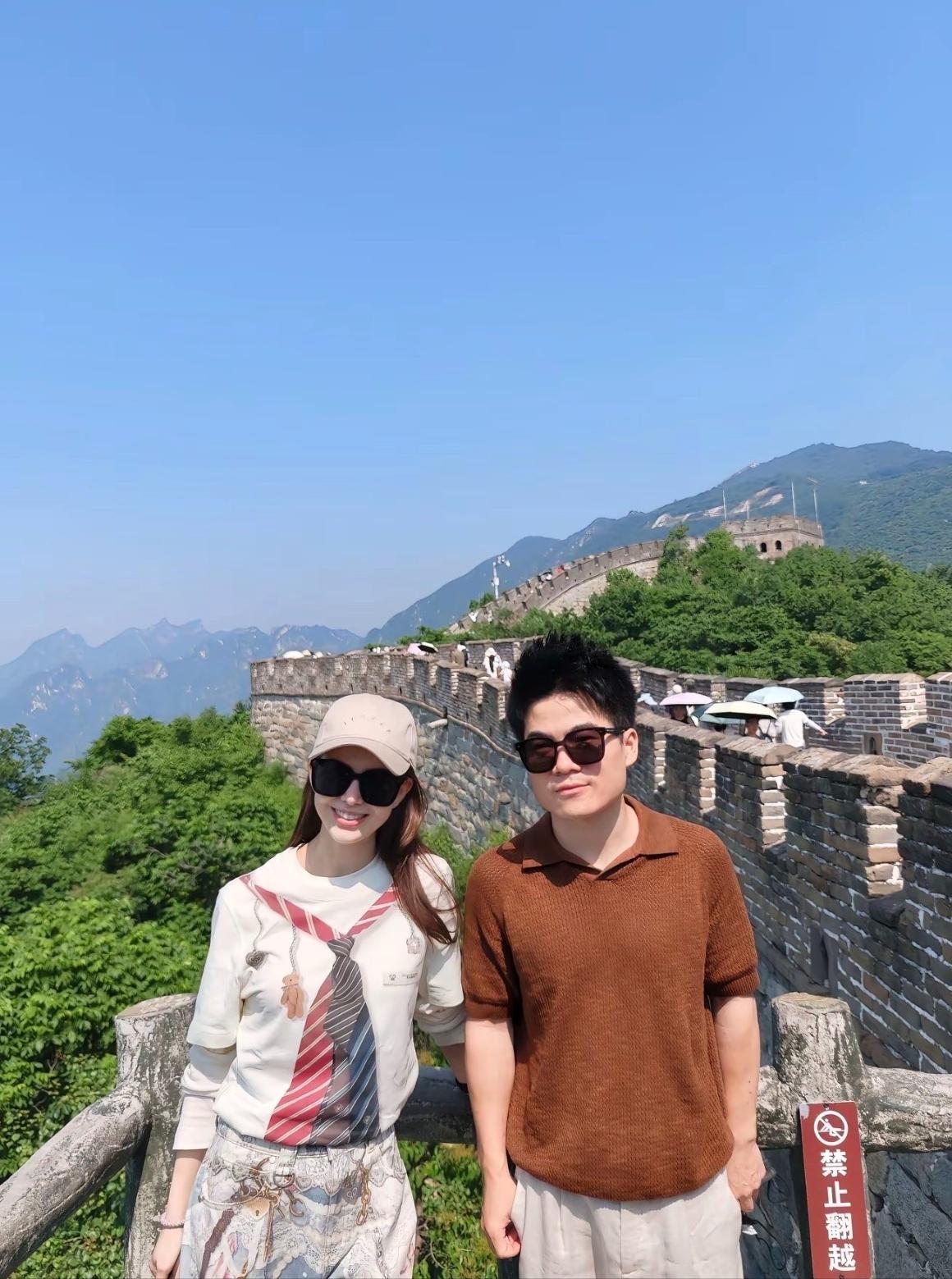 董宇辉昨晚自己晒出来的，有人以为是刘亦菲？有人以为是杨颖，还有人以为是佟丽娅……