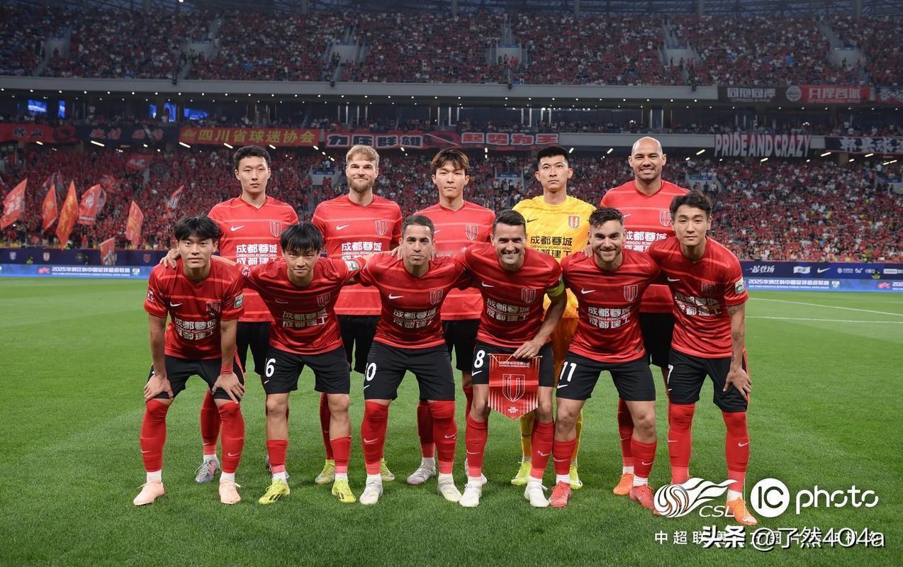 。前场费利佩、罗慕洛、韦世豪火力强劲，后防稳固，且单线作战无亚冠拖累，体能充沛。