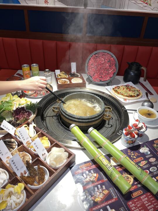 丽江的！下飞机直奔这家菌子火锅！