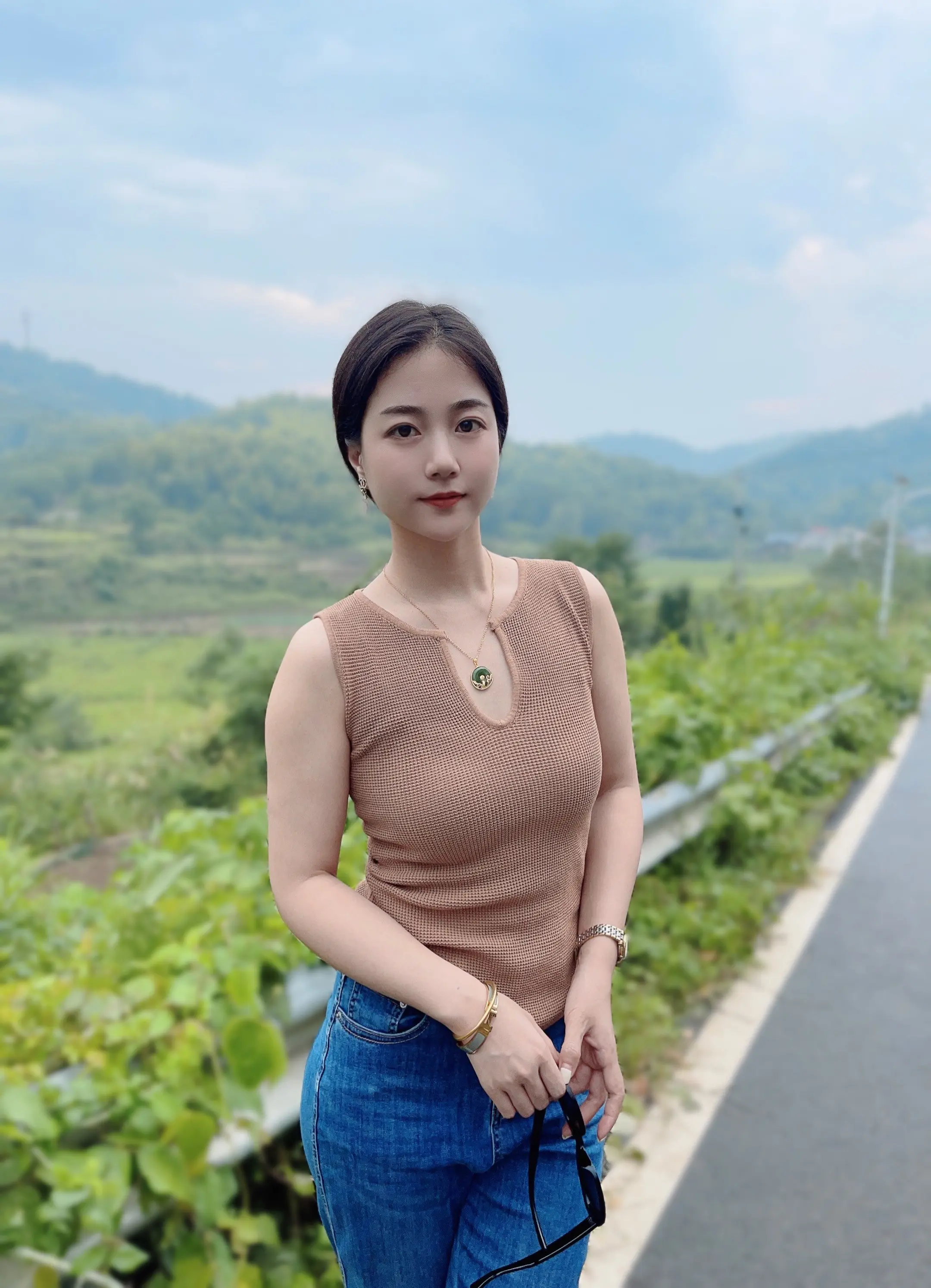 喜欢一个人就是这样，想念的时候，看上一眼，心里就会觉得很暖，牵挂的时候...