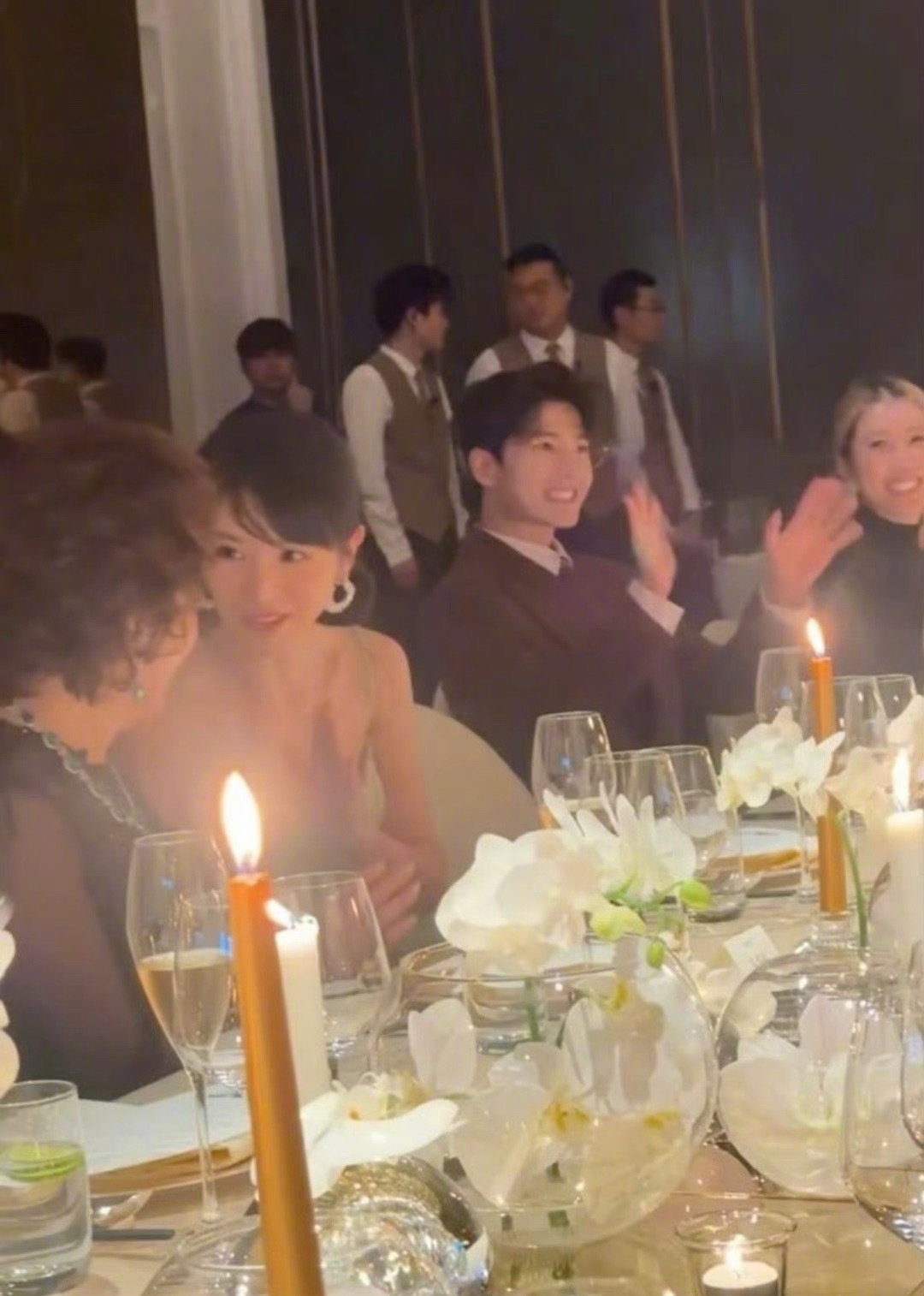 娇兰晚宴上的杨洋 是谁这么懂我们？请把金丝眼镜焊在杨洋脸上好嘛！！！这不妥妥的贵