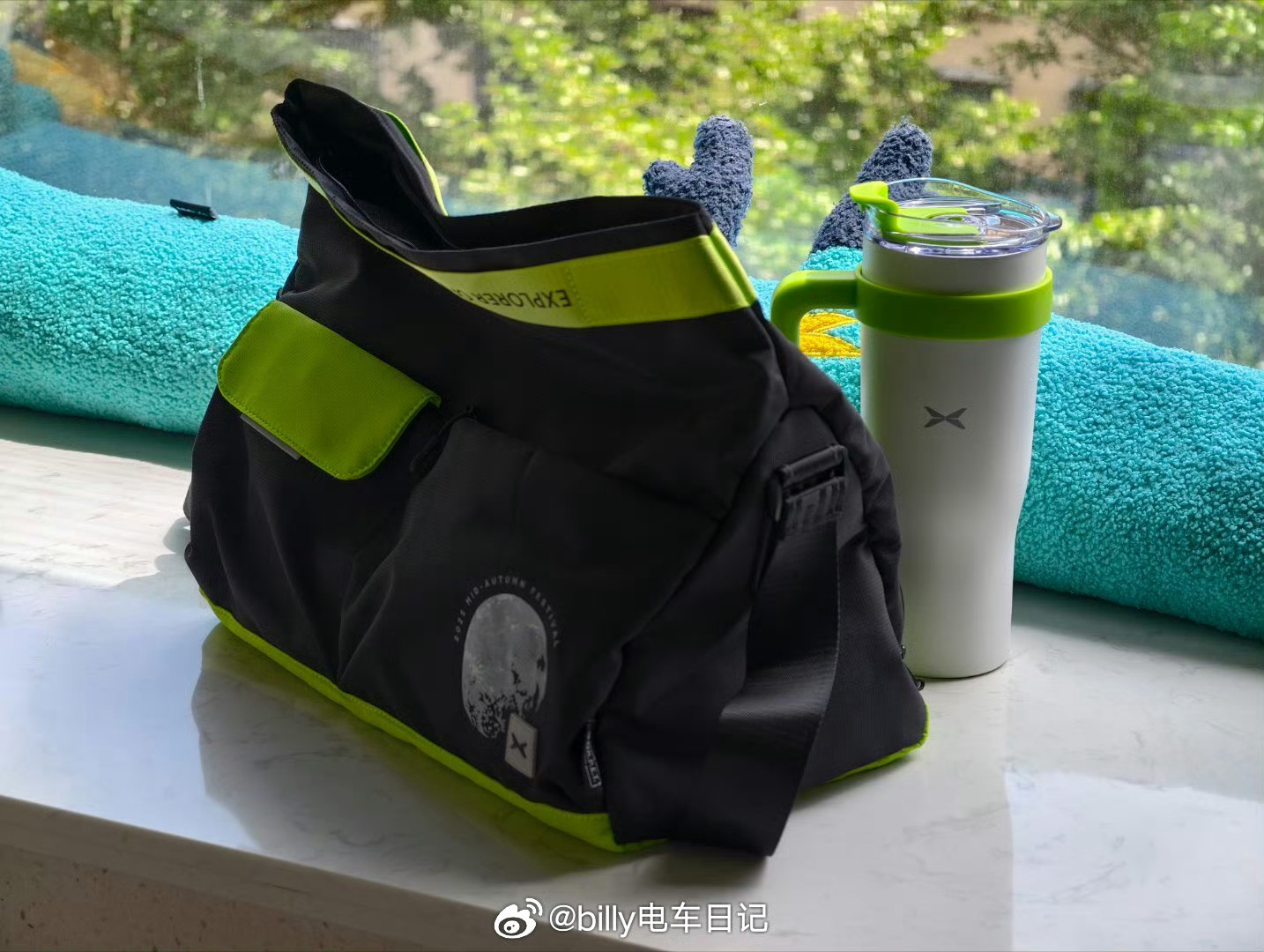 12月了，给铁粉发福利啦！铁粉转发，抽一位获得小鹏干湿分离挎包+大容量水壶！12